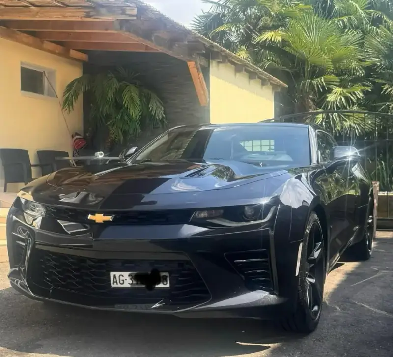 Schwarzer Chevrolet Camaro von Egloff Automobile