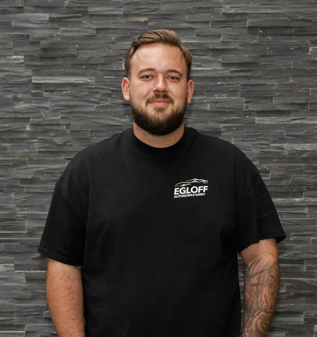 Joel, Firmeninhaber von Egloff Automobile, zuständig für Administration und Annahme