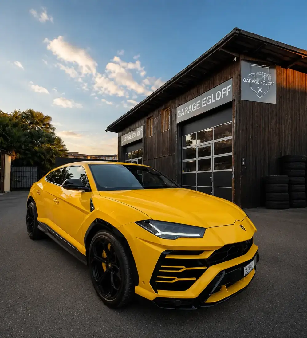 Gelber Lamborghini Urus vor der Garage Egloff in Fislisbach
